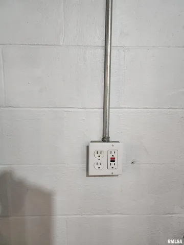 $169,500 | 1208 North Kankakee Street, Lincoln, IL 62656