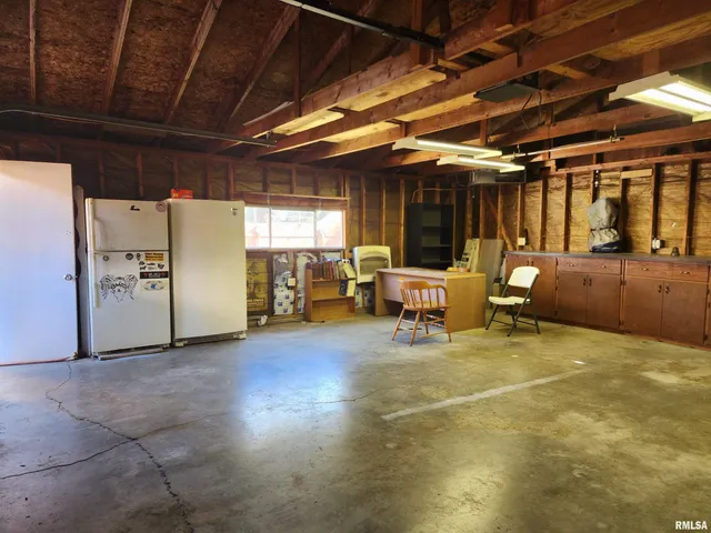 $169,500 | 1208 North Kankakee Street, Lincoln, IL 62656