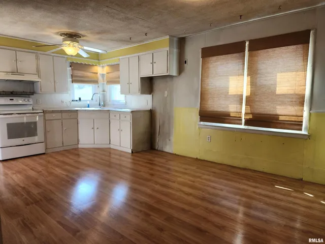 $169,500 | 1208 North Kankakee Street, Lincoln, IL 62656