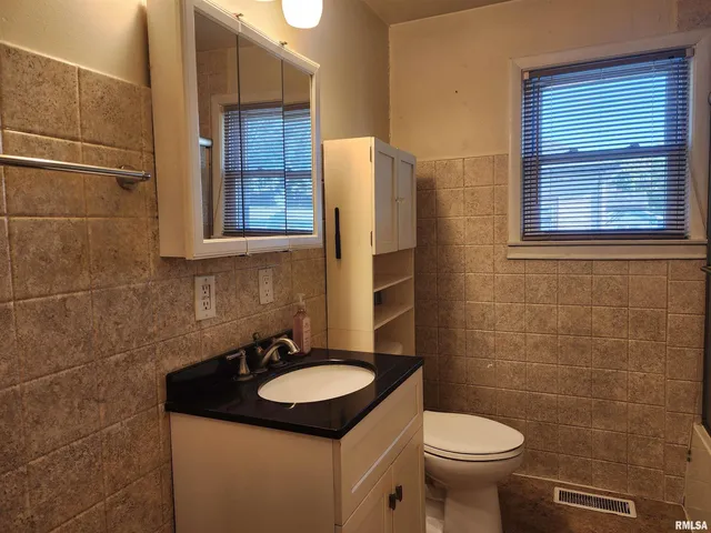 $169,500 | 1208 North Kankakee Street, Lincoln, IL 62656