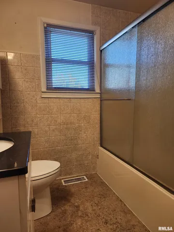 $169,500 | 1208 North Kankakee Street, Lincoln, IL 62656