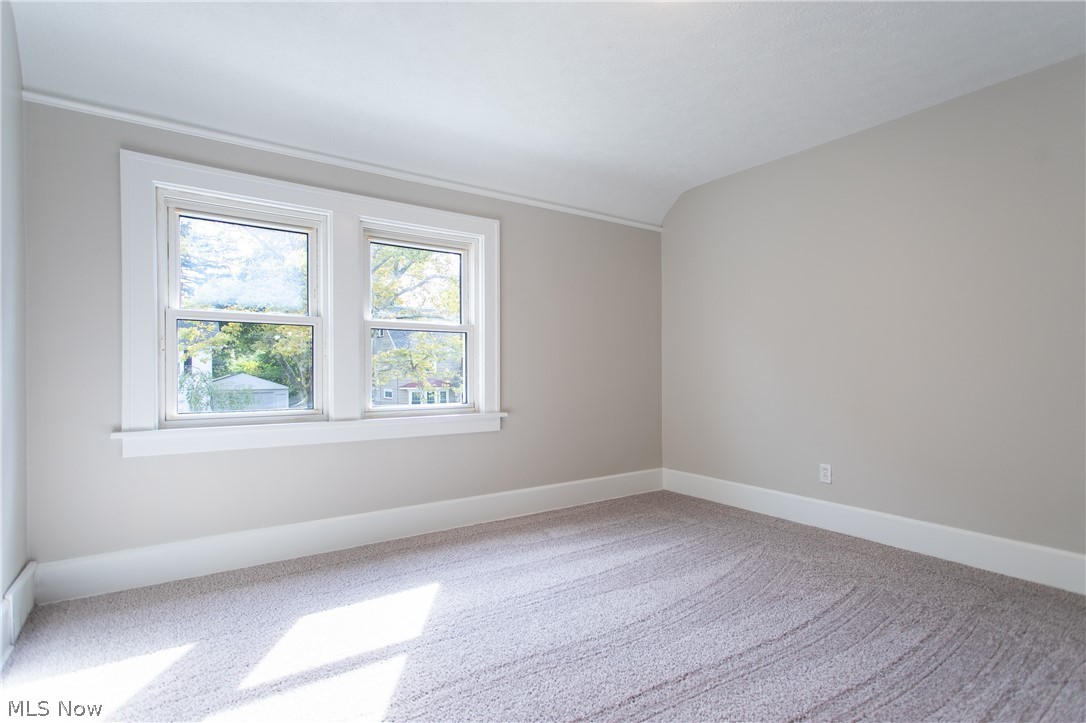 3961 Elmwood Road Cleveland Heights, OH 44121 - Photo 17 of 35