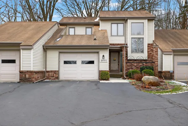 $265,000 | 2811 South Wood Dale Drive, Jackson, MI 49203