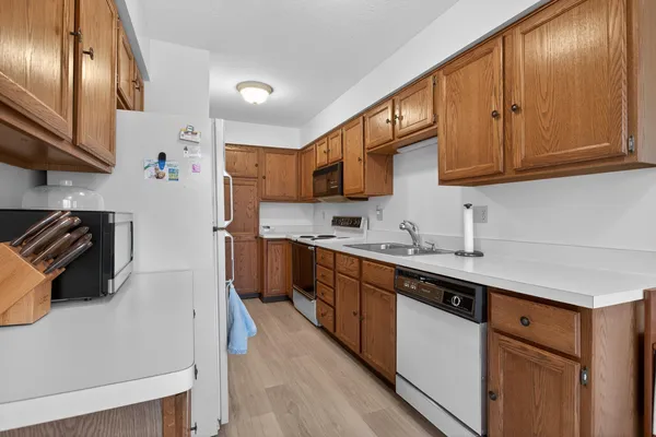 $265,000 | 2811 South Wood Dale Drive, Jackson, MI 49203