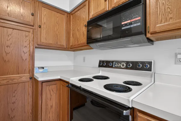 $265,000 | 2811 South Wood Dale Drive, Jackson, MI 49203