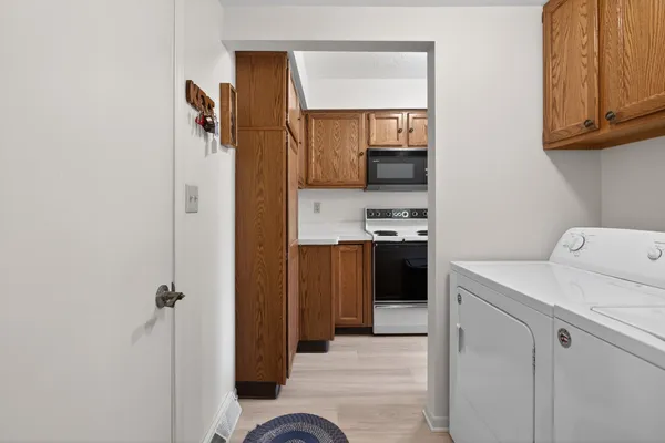 $265,000 | 2811 South Wood Dale Drive, Jackson, MI 49203