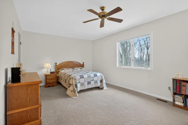 $265,000 | 2811 South Wood Dale Drive, Jackson, MI 49203