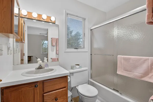 $265,000 | 2811 South Wood Dale Drive, Jackson, MI 49203