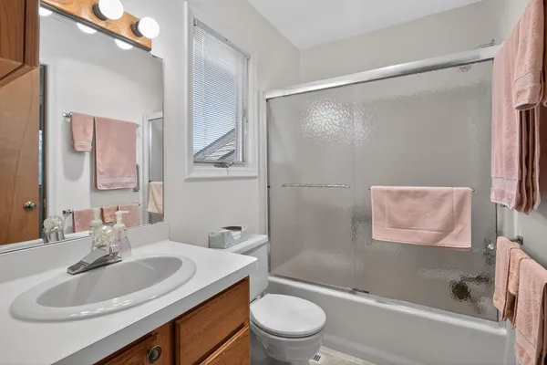 $265,000 | 2811 South Wood Dale Drive, Jackson, MI 49203