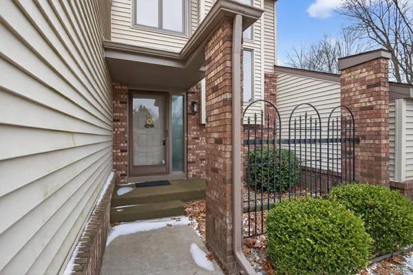 $265,000 | 2811 South Wood Dale Drive, Jackson, MI 49203