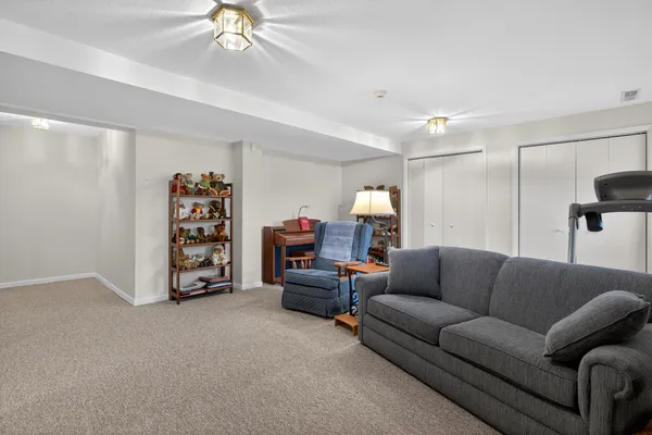 $265,000 | 2811 South Wood Dale Drive, Jackson, MI 49203