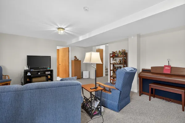 $265,000 | 2811 South Wood Dale Drive, Jackson, MI 49203