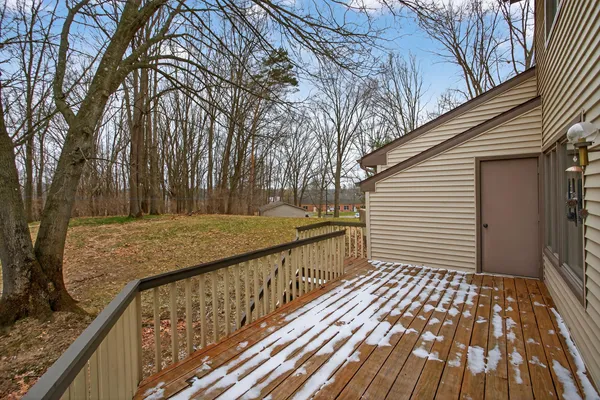 $265,000 | 2811 South Wood Dale Drive, Jackson, MI 49203