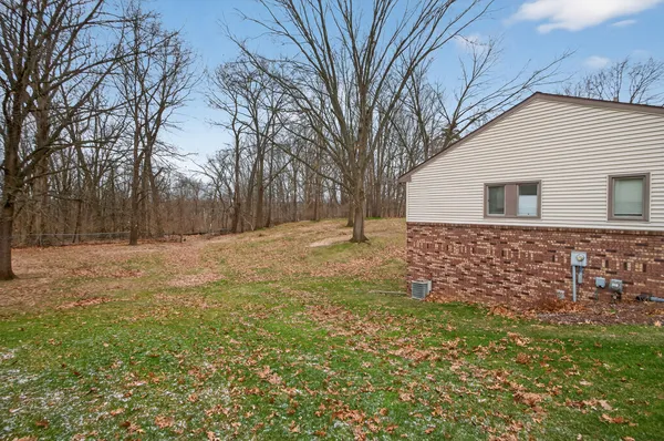 $265,000 | 2811 South Wood Dale Drive, Jackson, MI 49203