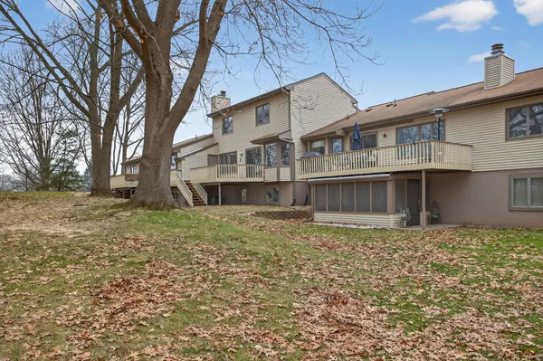 $265,000 | 2811 South Wood Dale Drive, Jackson, MI 49203