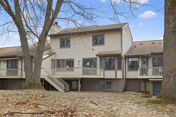 $265,000 | 2811 South Wood Dale Drive, Jackson, MI 49203