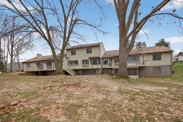 $265,000 | 2811 South Wood Dale Drive, Jackson, MI 49203