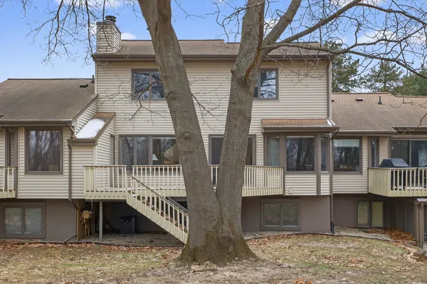 $265,000 | 2811 South Wood Dale Drive, Jackson, MI 49203