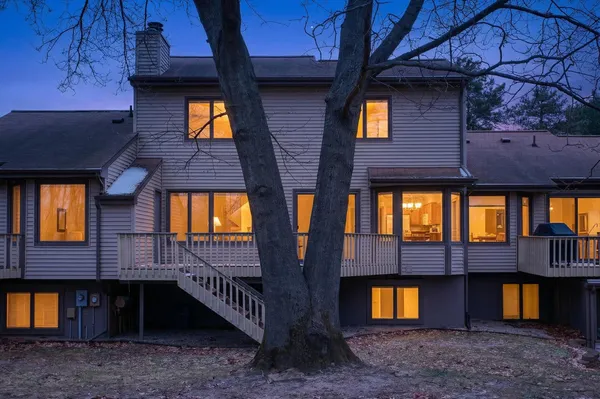 $265,000 | 2811 South Wood Dale Drive, Jackson, MI 49203