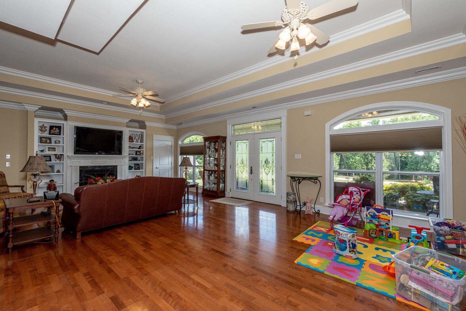 1272 Houston Springs Road Greenback, TN 37742 - Photo 8 of 31 a living room with furniture and a flat screen tv