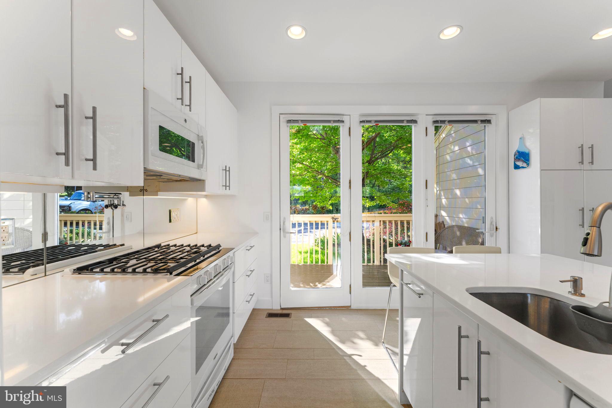 11163 Lake Chapel Lane Reston, VA 20191 - Photo 19 of 129