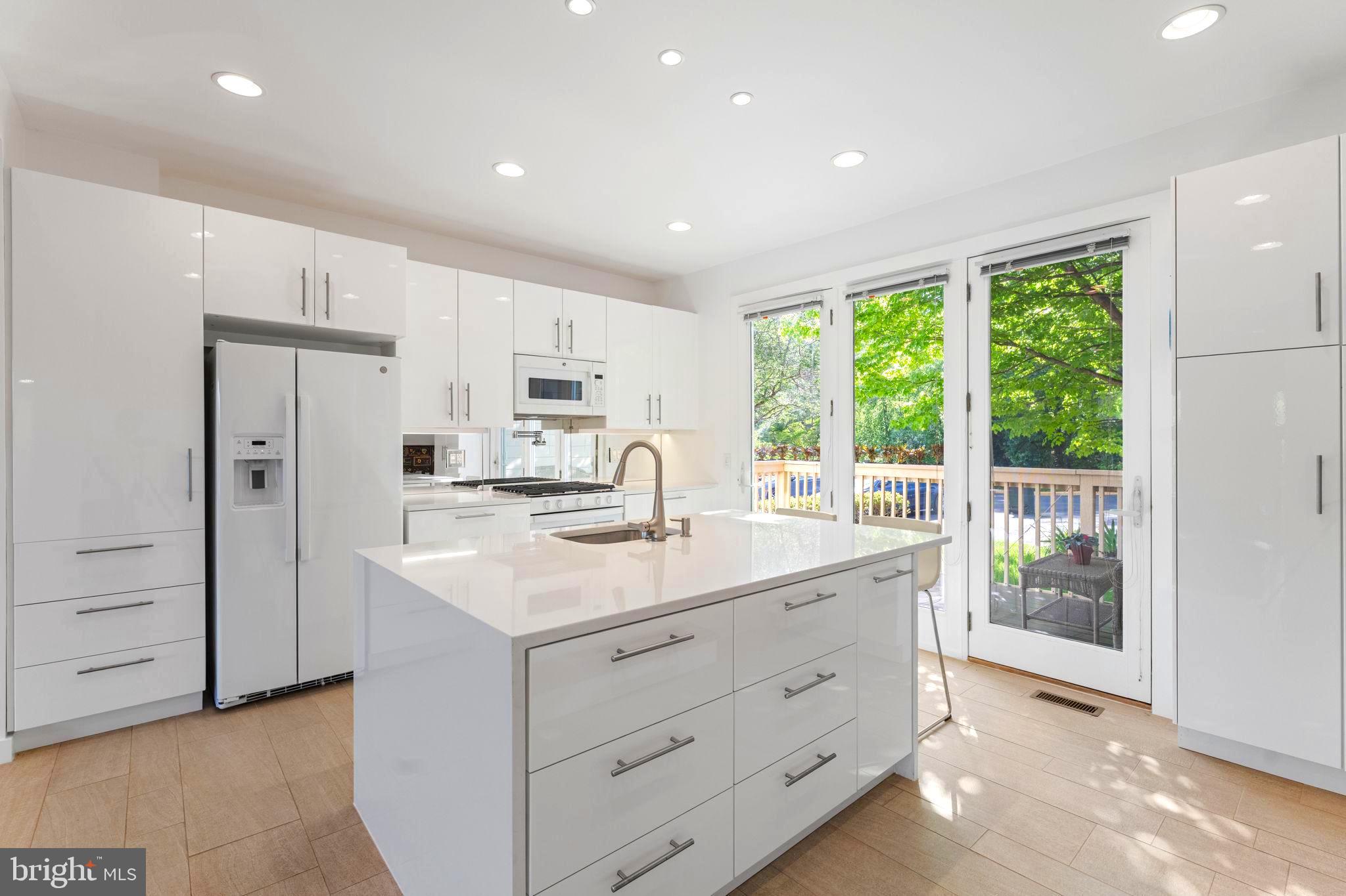 11163 Lake Chapel Lane Reston, VA 20191 - Photo 5 of 129