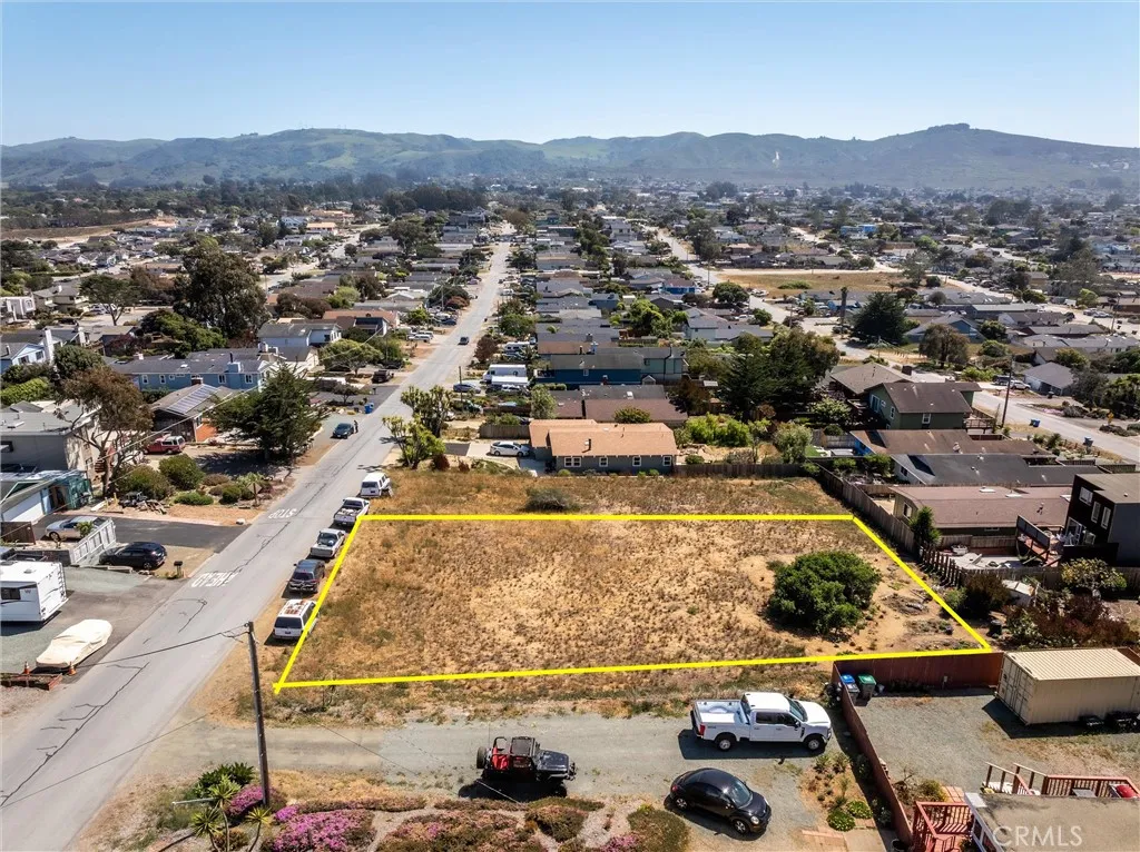 1325 15th Street Los Osos, CA 93402 - Photo 6 of 15 Yellow lines depict approximate lot lines
