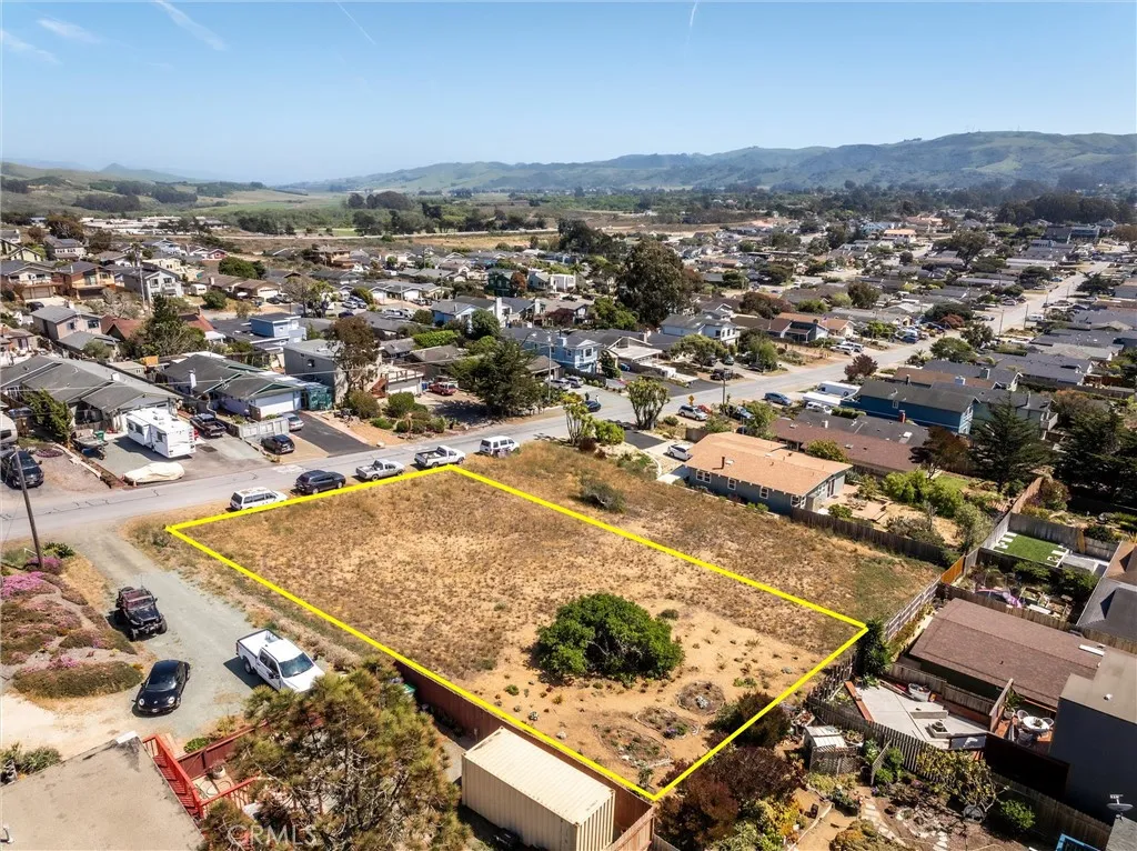 1325 15th Street Los Osos, CA 93402 - Photo 7 of 15 Yellow lines depict approximate lot lines