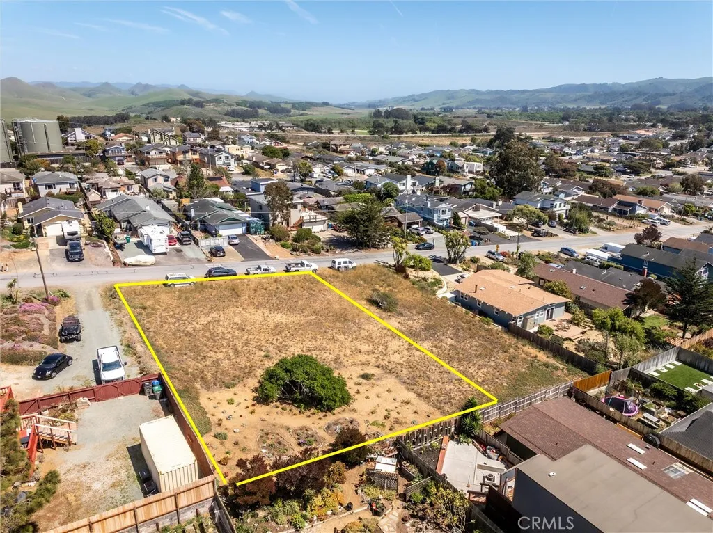 1325 15th Street Los Osos, CA 93402 - Photo 8 of 15 Yellow lines depict approximate lot lines