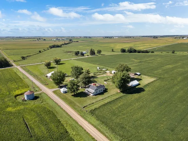 $410,000 | 1989 Union Avenue, Wilton, IA 52778
