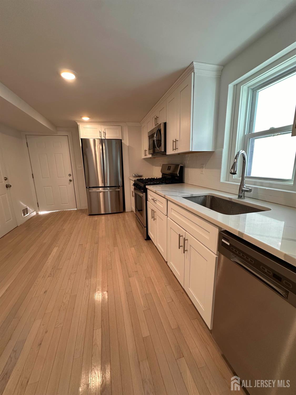 42 South Louis Street, Unit 2 Fords, NJ 08863 - Photo 2 of 8