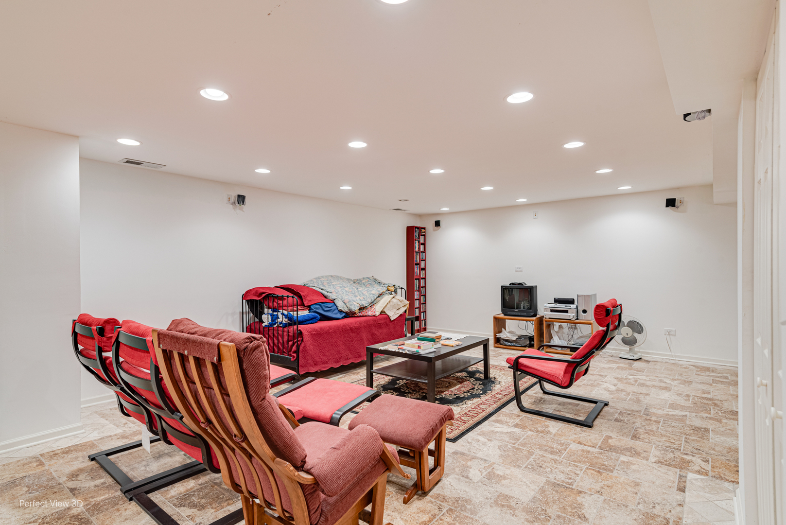 400 Illinois Road Frankfort, IL 60423 - Photo 18 of 24 a room with furniture