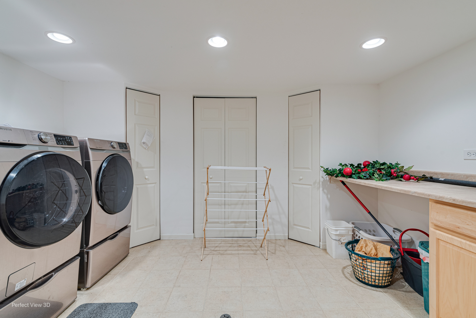 400 Illinois Road Frankfort, IL 60423 - Photo 21 of 24 a view of a storage & utility room with washer and dryer