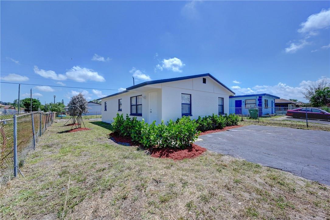1401 West 33rd Street Riviera Beach, FL 33404 - Photo 3 of 27 Photo 3