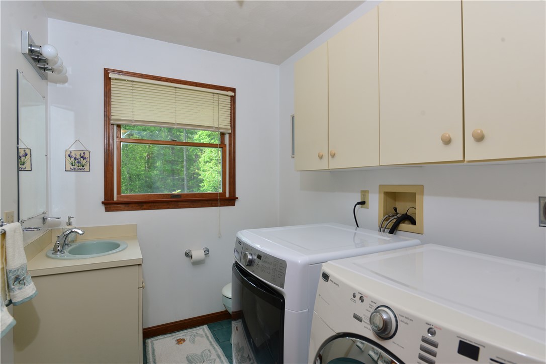 90 Sheffield Hill Road Exeter, RI 02822 - Photo 8 of 36