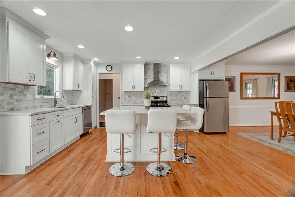 295 Oakmere Road Alpharetta, GA 30009 - Photo 2 of 30