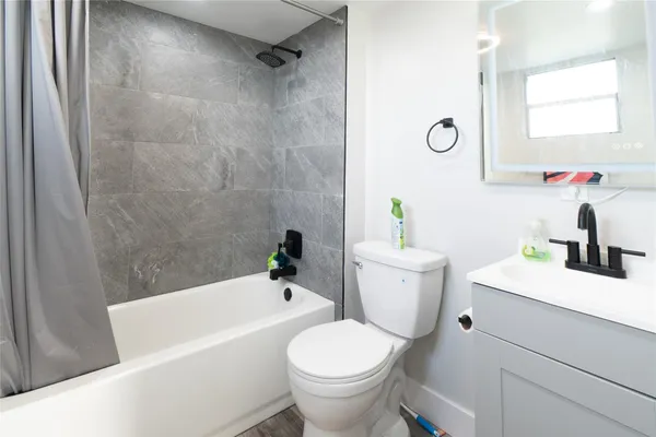 $162,999 | 119 Royal Park Drive, Unit 4H, Oakland Park, FL 33309