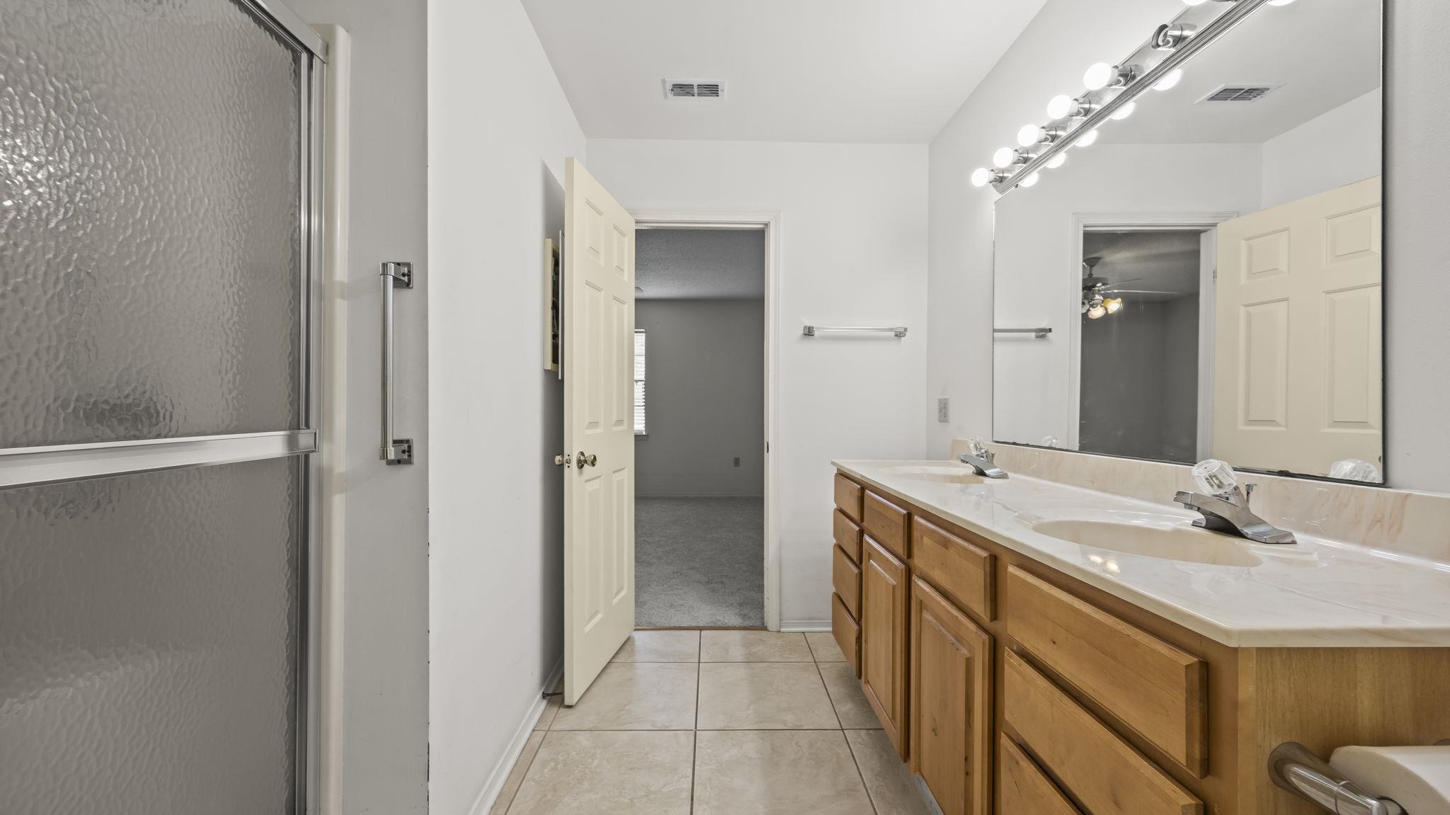 522 West Amanda Avenue Foley, AL 36535 - Photo 22 of 42 Bathroom
