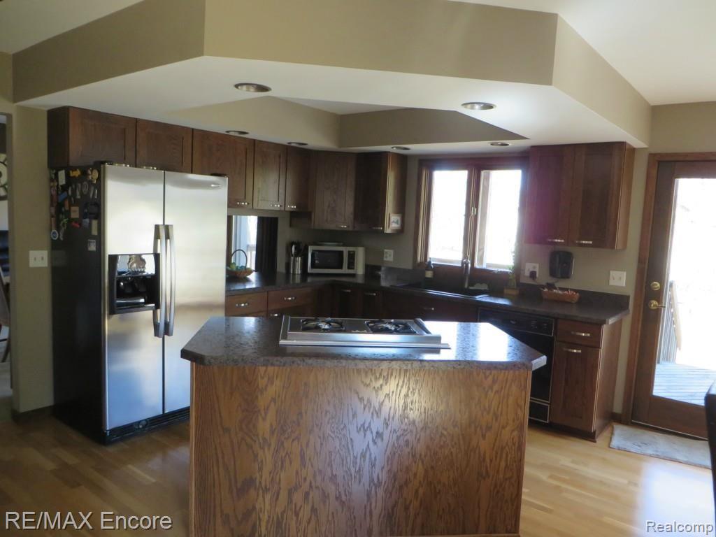 1015 Enfield Road Rochester Hills, MI 48307 - Photo 10 of 32
