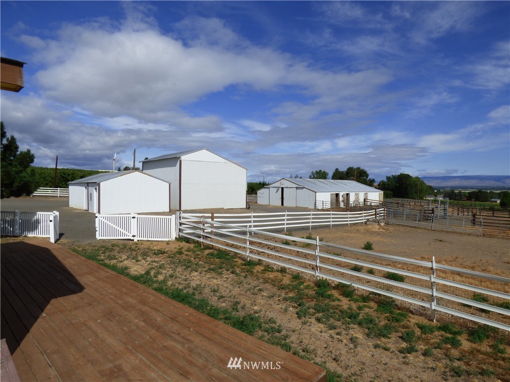 1660 Orchard Road Ellensburg, WA 98926 - Photo 3 of 27