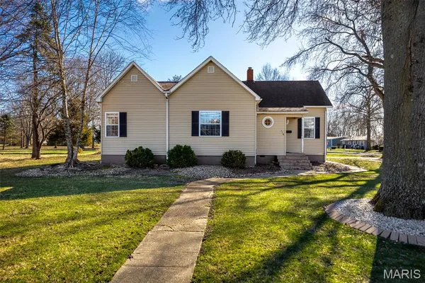 $198,000 | 518 South Madison Street, Staunton, IL 62088