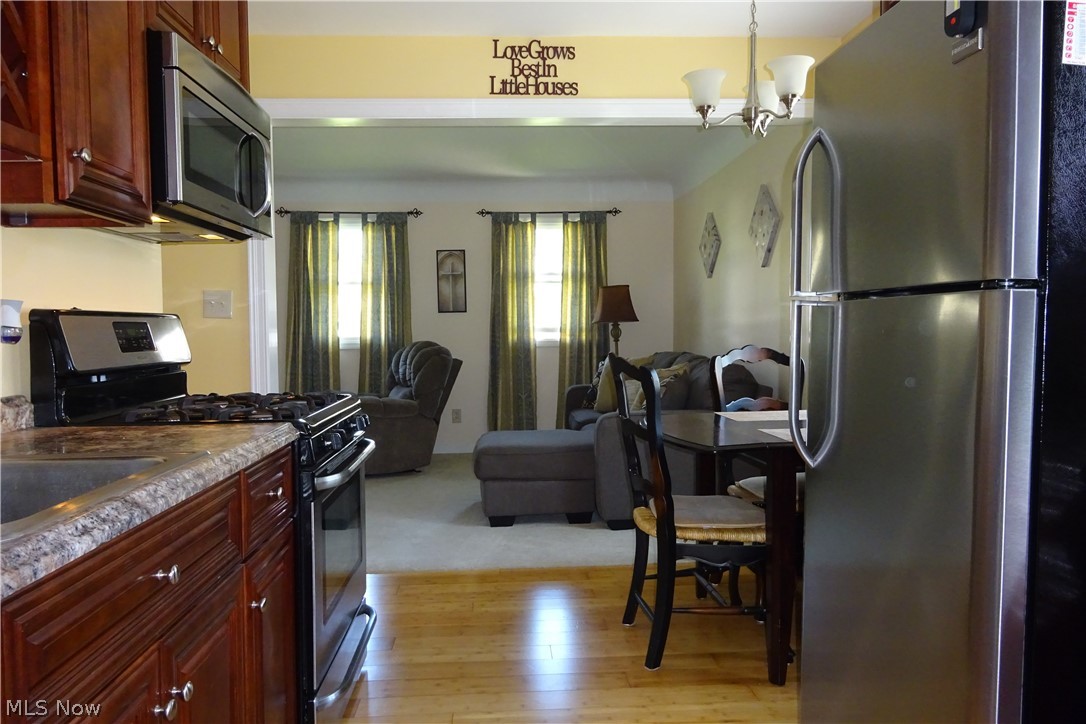6797 Franke Road Cleveland, OH 44130 - Photo 6 of 24