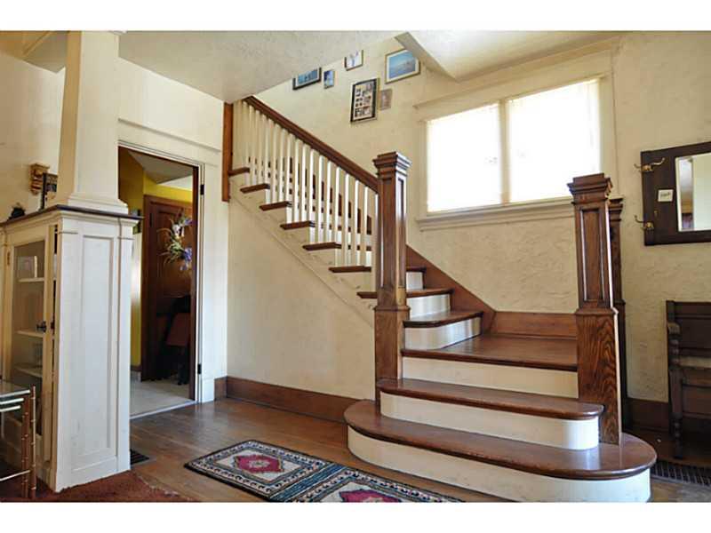 2112 Mt Troy Road Pittsburgh, PA 15212 - Photo 3 of 25 Entry/Foyer.