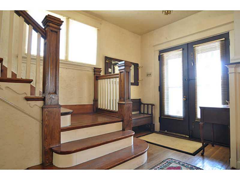 2112 Mt Troy Road Pittsburgh, PA 15212 - Photo 5 of 25 Entry/Foyer.