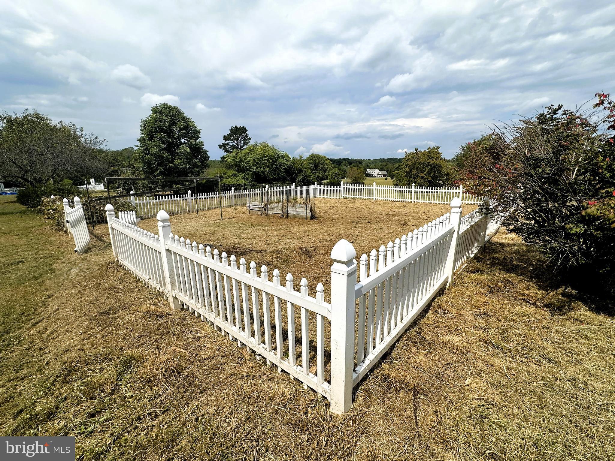29274 Old Rhoadesville, VA 22542 - Photo 21 of 51 a view of a balcony with wooden floor