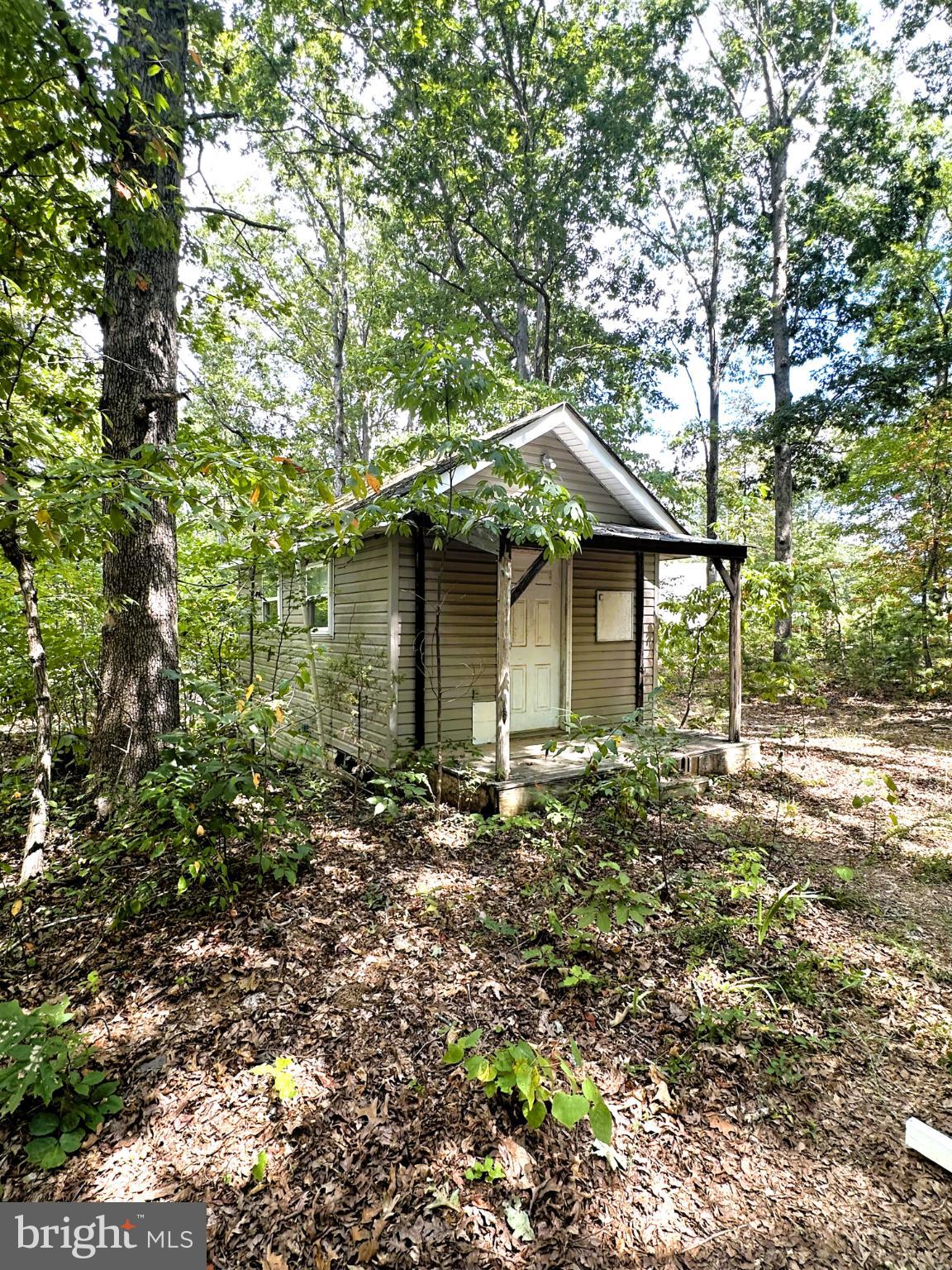 29274 Old Rhoadesville, VA 22542 - Photo 23 of 51 front view of a house with a yard