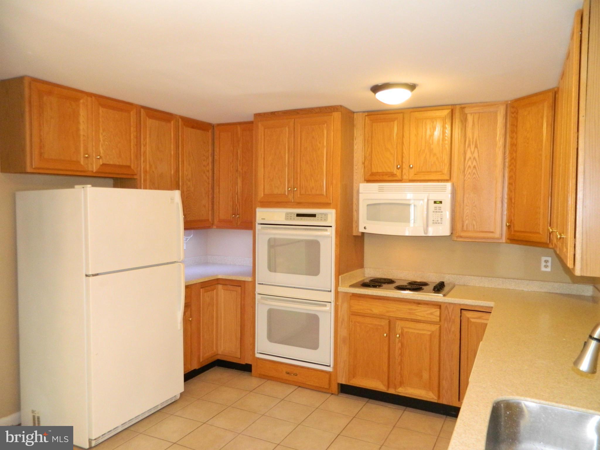 1568 St Margarets Road Annapolis, MD 21409 - Photo 5 of 28 Kitchen with Double Oven and Built-in Microwave