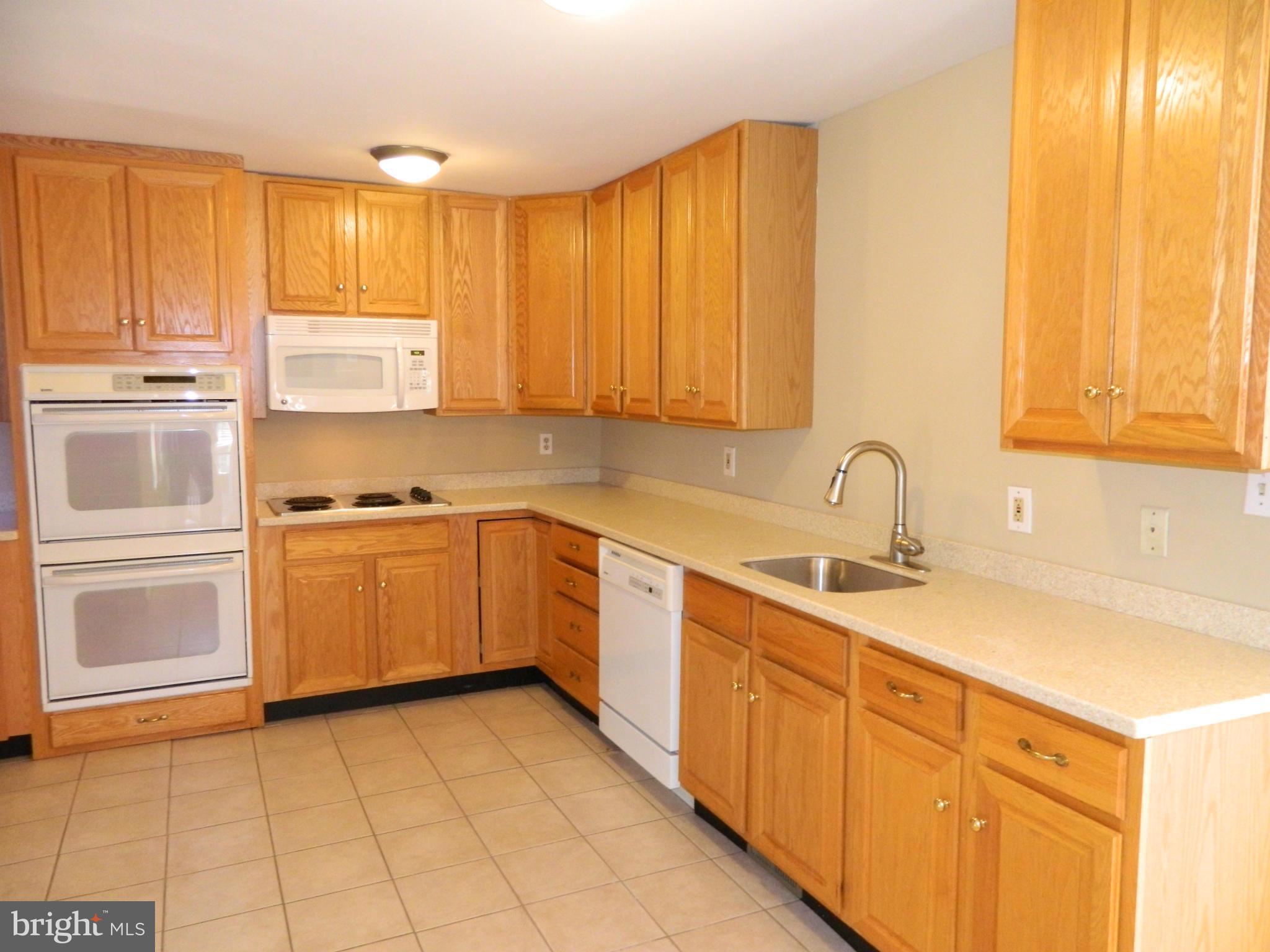 1568 St Margarets Road Annapolis, MD 21409 - Photo 6 of 28 Kitchen with Corian Counters