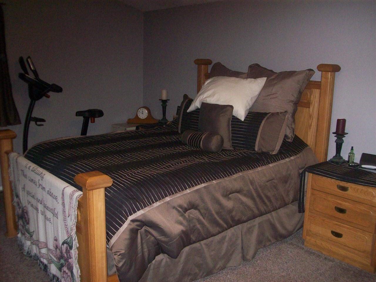 6449 East Pierson Road Flint, MI 48506 - Photo 4 of 29 21479488-3.JPG