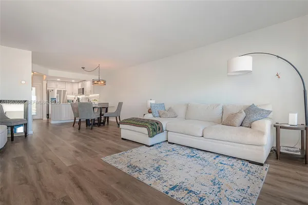 $2,500 | 2731 Northeast 14th Street, Unit 335, Pompano Beach, FL 33062